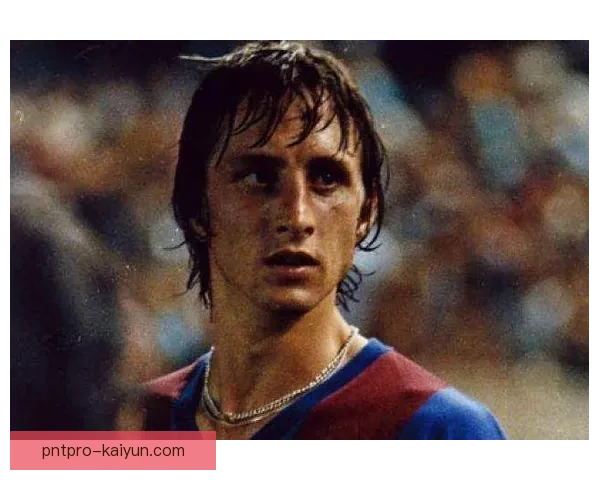 克鲁伊夫战术执行力提升，球队整体表现稳健逐渐回暖