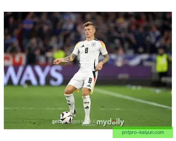 克罗斯中场价值持续提升，助力球队战术布局更加灵活有效