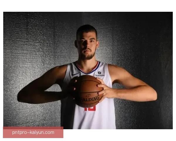 沙勒罗瓦边路速度表现稳健，攻防转换效率持续提升